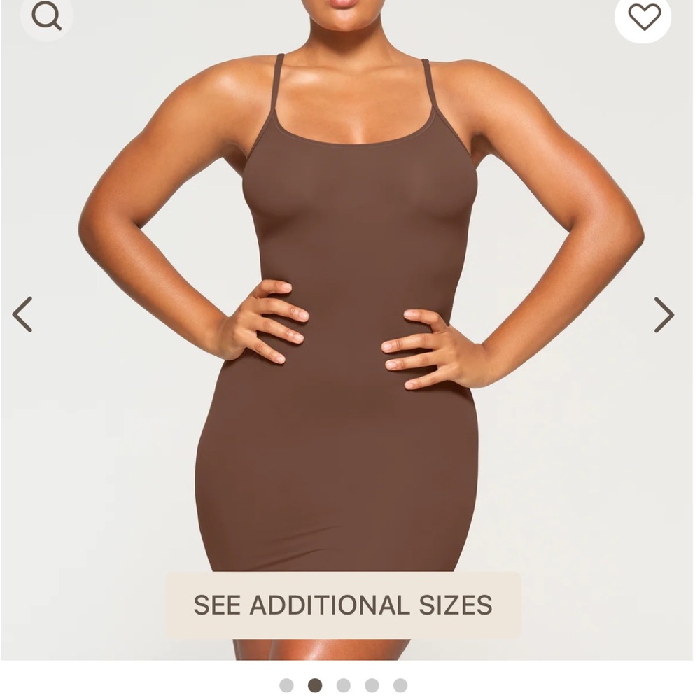 SKIMS short
SLIP DRESS